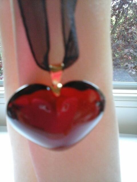 Coeur rouge cristal SWAROSKI avec ruban noir * fermoir en or 39 Aubergenville (78)