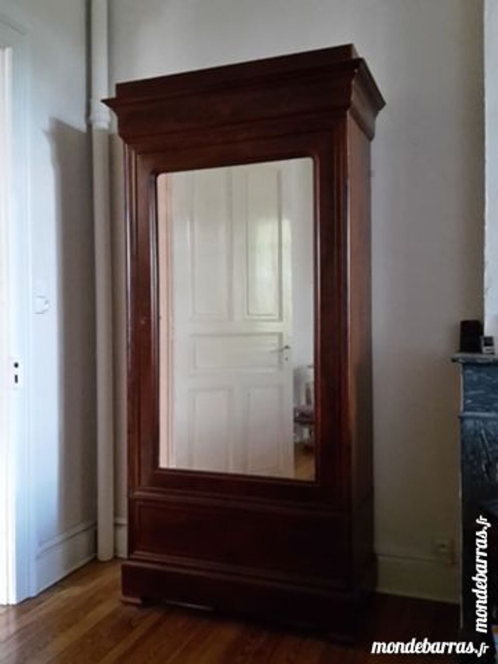Armoire Louis Philippe &agrave; porte miroir Meubles