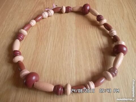 collier perles bois 1 Chambly (60)