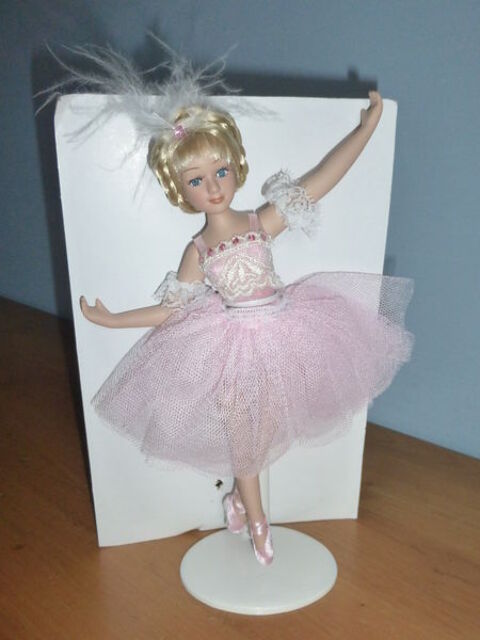 DANSEUSE sur support - NEUVE 10 Doussard (74)