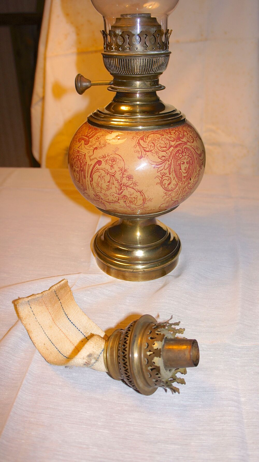 Lampe a p&eacute;trole en c&eacute;ramique d'&eacute;poque Décoration