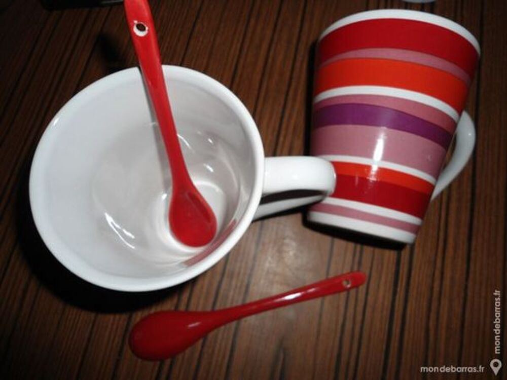 DEUX MUGS Ray&eacute; ROSE/ROUGE/ 2 cuill&egrave;ress Cuisine