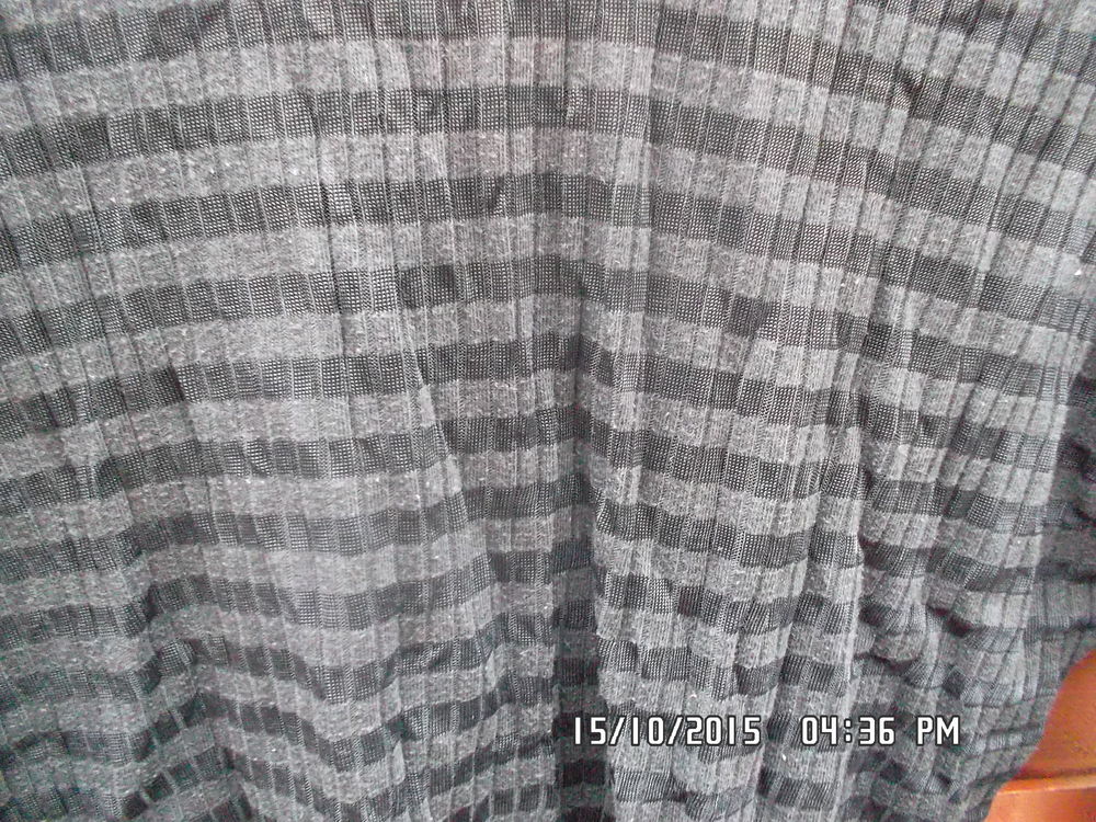 HAUT NOIR A RAYURES*JUSTE 1E*KIKI60230 Vêtements