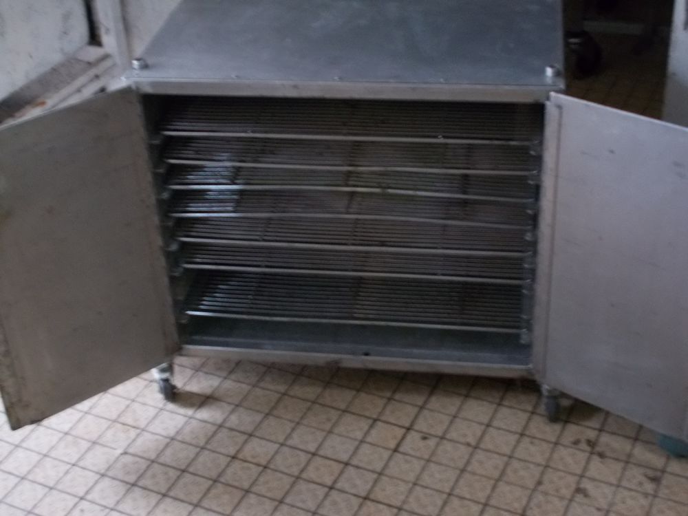 Conteneur meuble de rangement grille inox sur roulettes
Meubles