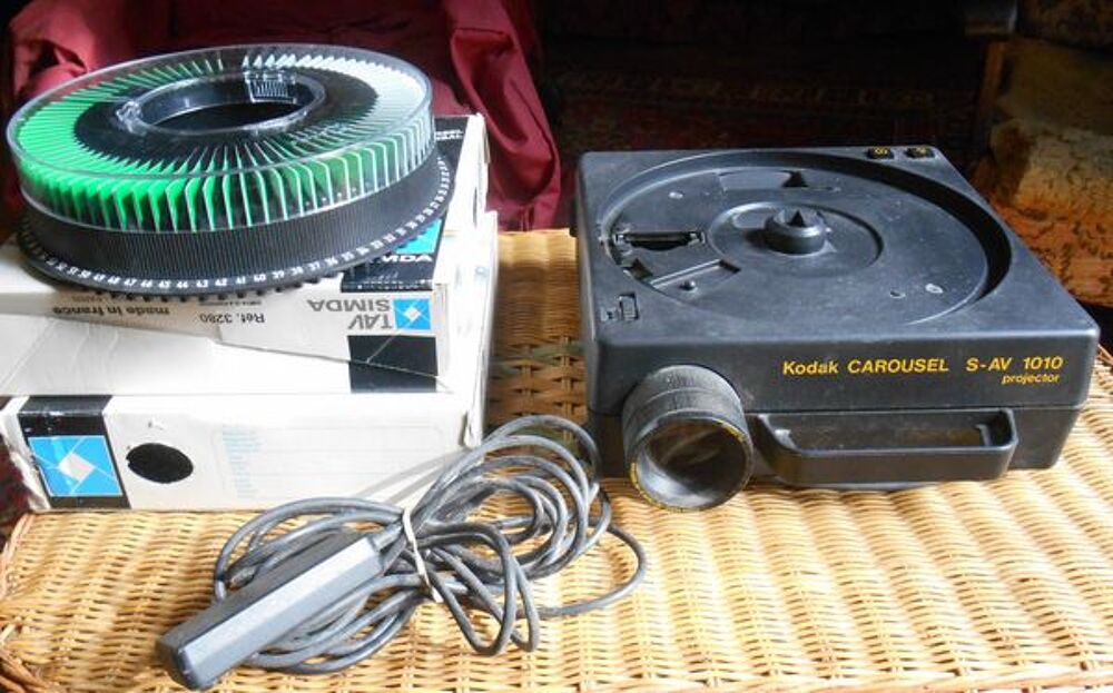 PROJECTEUR DIAPOSITIVES KODAK QUASI INTROUVABLE Photos/Video/TV