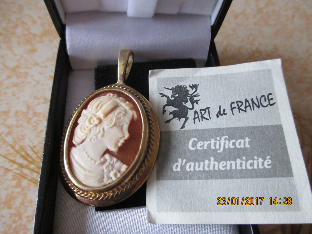 cam&eacute;e Bijoux et montres