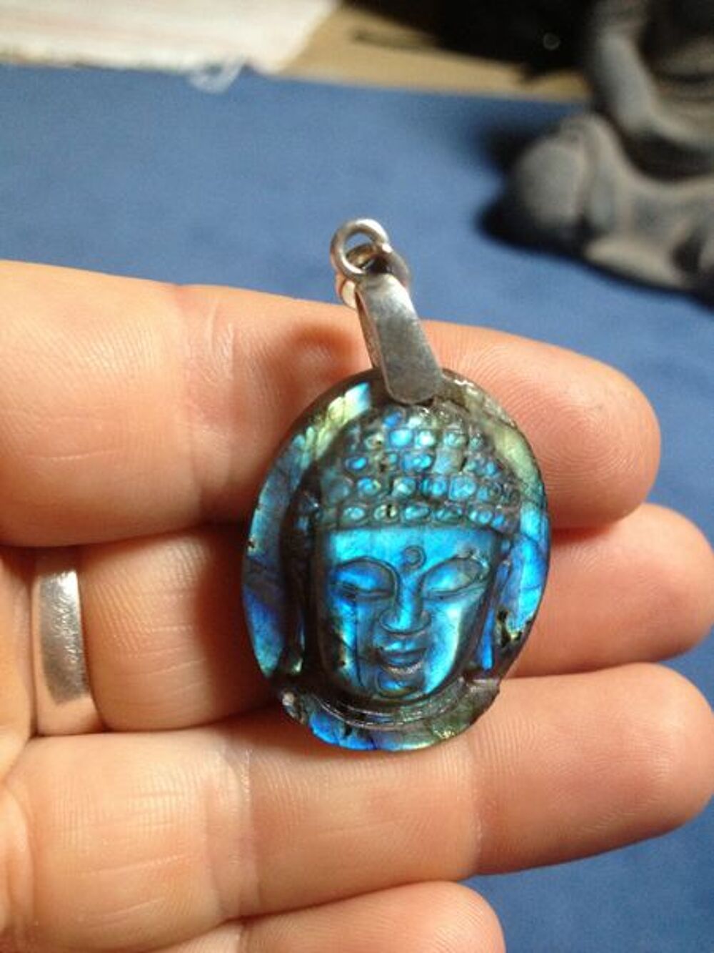 Pendentif en labradorite visage de Bouddha Bijoux et montres