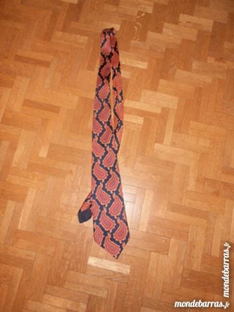 Cravate motifs cachemire (68) 10 Tours (37)