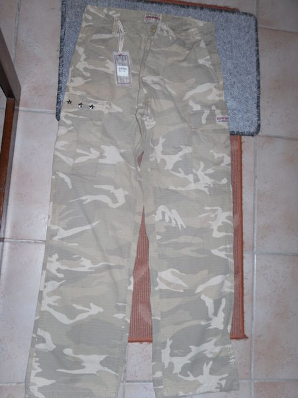 Pantalon Kaki style Militaire Neuf &eacute;tiquette Taille S = 39 Vêtements