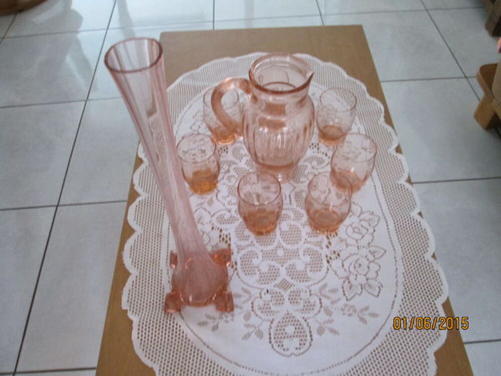 SERVICE VERRE + POT &agrave; EAU + VASE Décoration