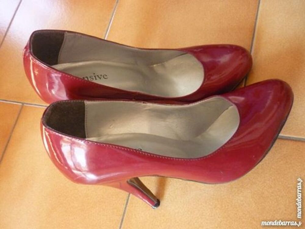 Escarpins rouge-bordeau (p.36) Chaussures