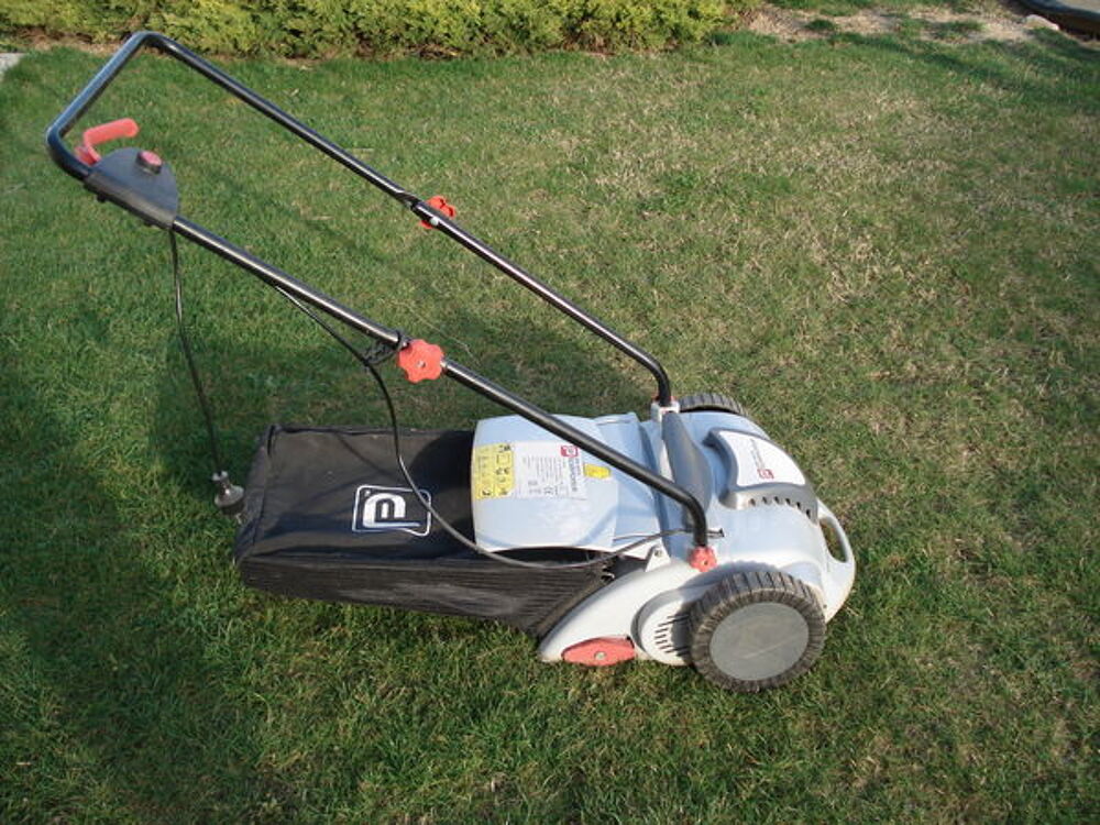 Location scarificateur &eacute;lectrique Jardin