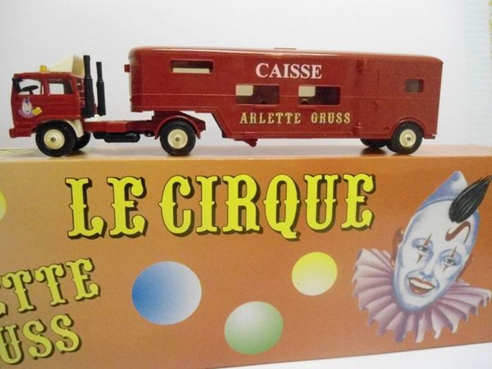 Semi-remorque caisse cirque Arlette Gr&uuml;ss VEREM 