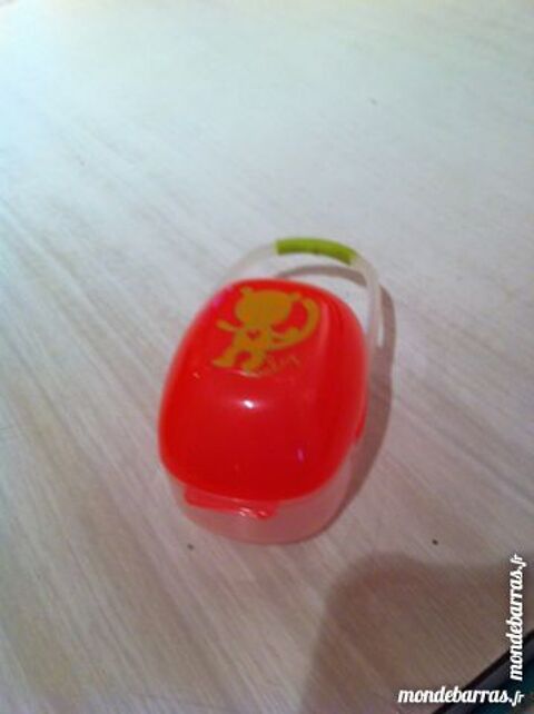 Range ttine qui s'accroche  la poussette 2 Saint-Vallier (71)