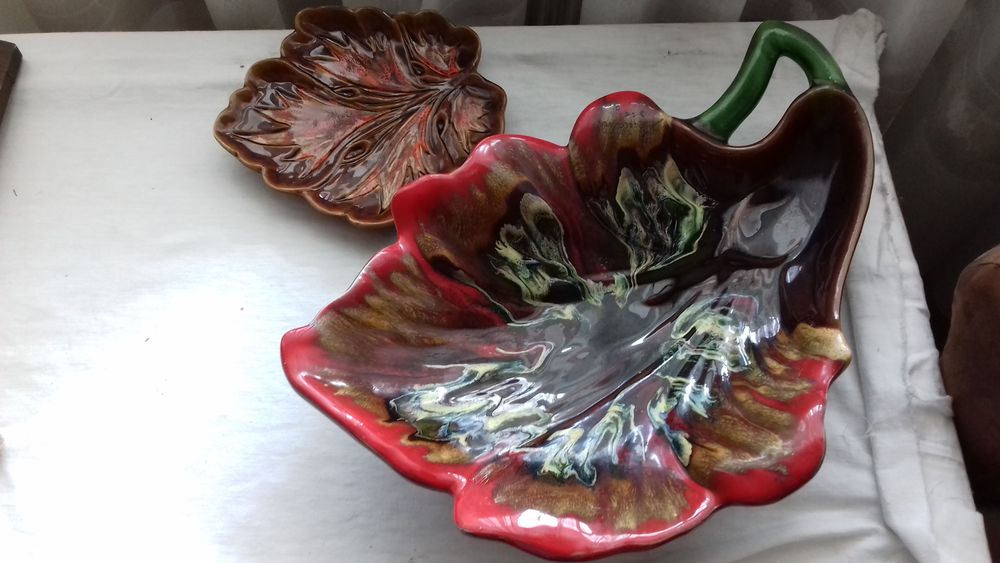 deux plats vintage en forme de feuille Décoration