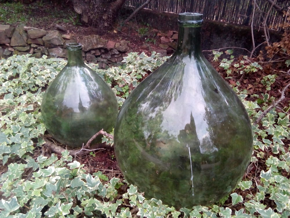 GROSSES DAME JEANNE de 20 et 15 L en verre vert Décoration