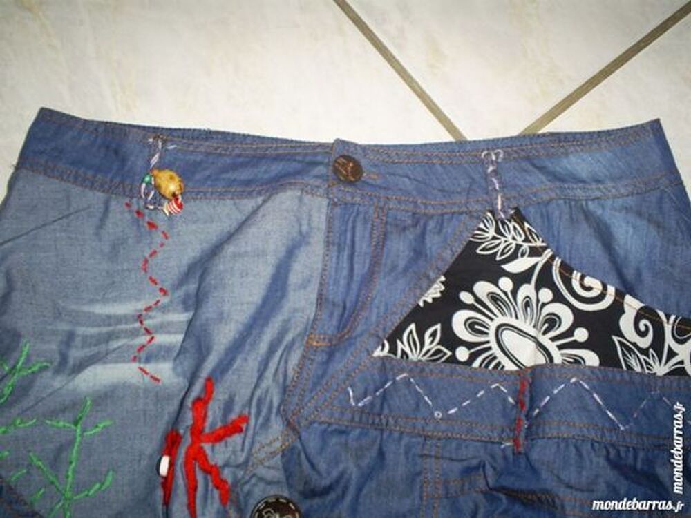 Jupe style DESIGUAL Taille 42 Vêtements