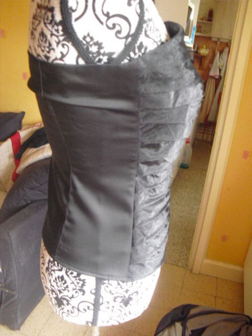 bustier noir en taffetas et satin NEUF TAILLE 34/36 Vêtements