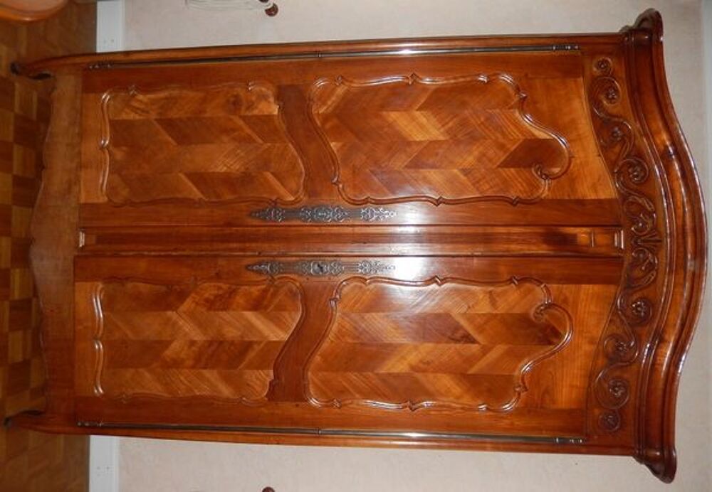 Tr&egrave;s belle armoire de style en merisier Meubles