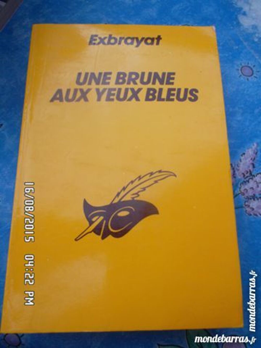 UNE BRUNE AUX YEUX BLEUS Livres et BD