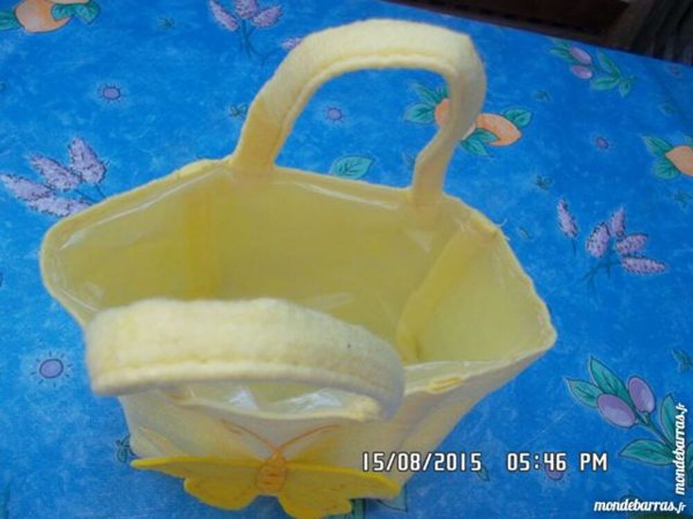 panier jaune clair en feutrine Jeux / jouets