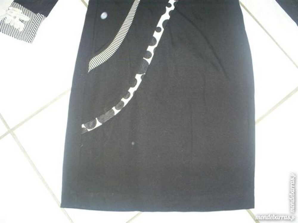 Robe LESLIE Taille 38/40 Vêtements