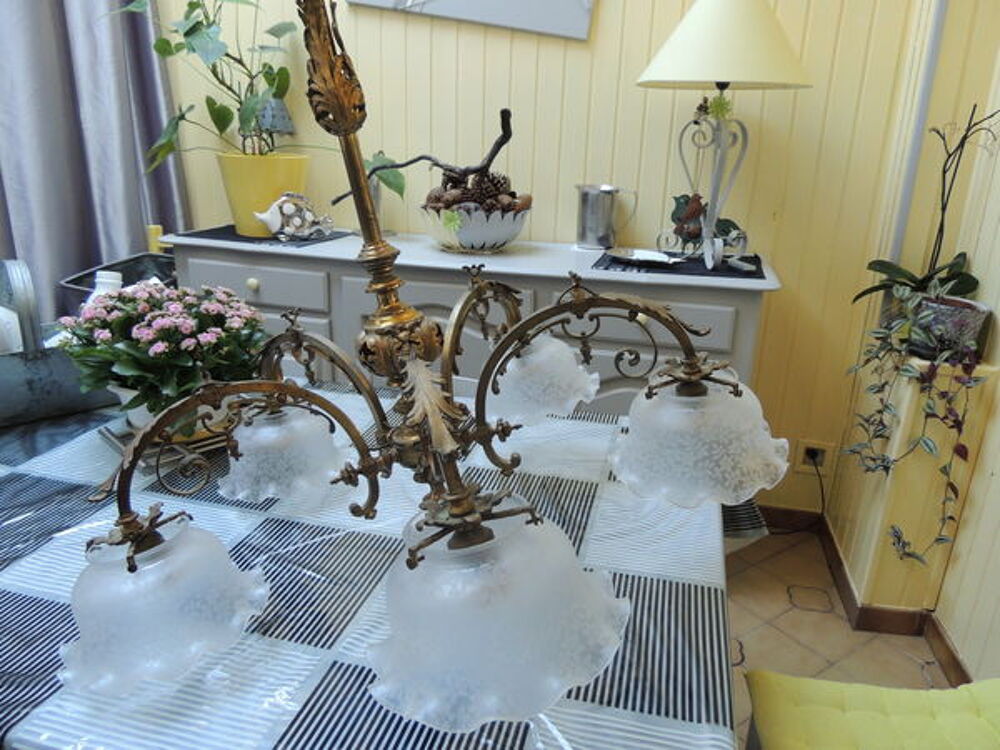 Lustre ancien bronze 5 branches coupelles verre cisel&eacute; Décoration