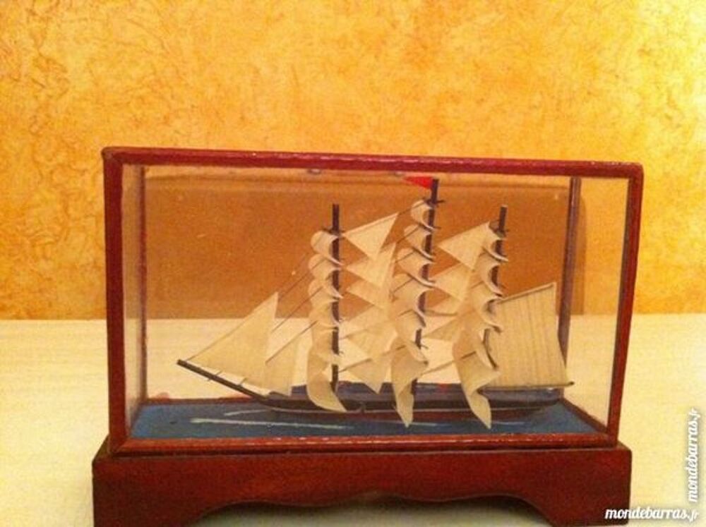 maquette de voilier sous verre Décoration