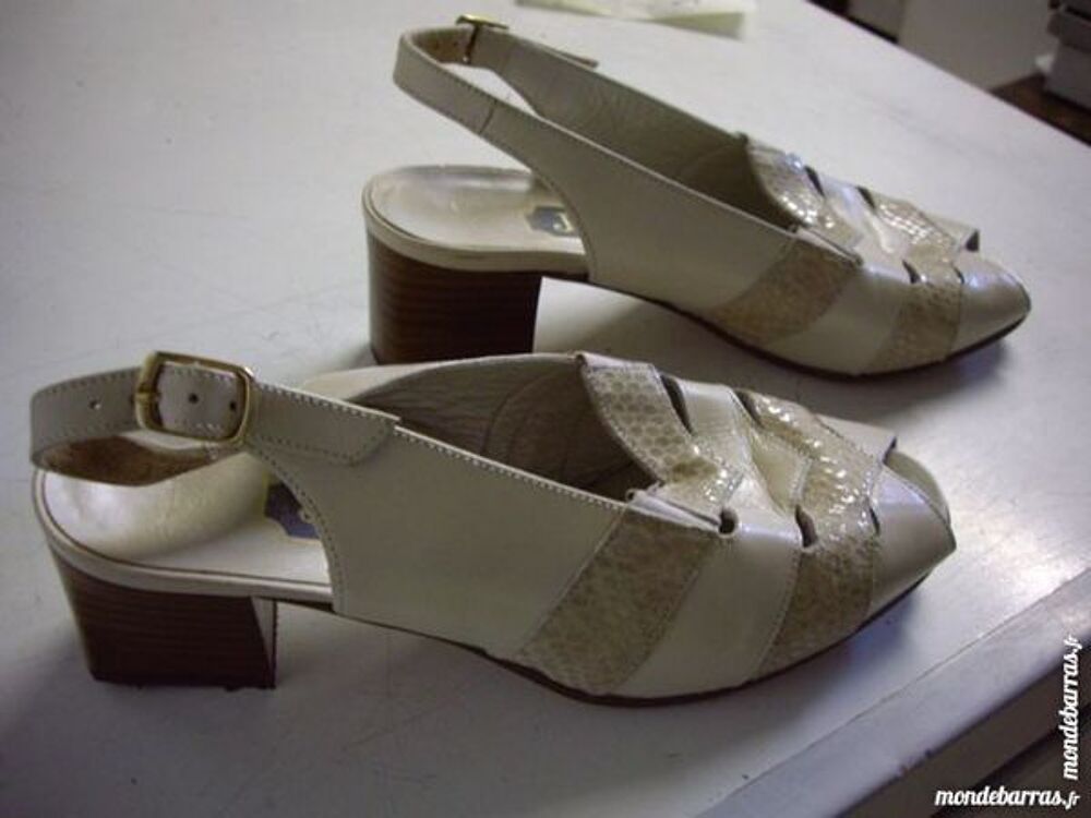 Sandales coloris Cr&egrave;me pointure 36 &agrave; 1 € Chaussures