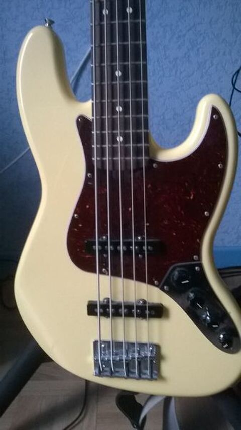 vends basse fender 5 cordes de lux mexico 600 Gignac-la-Nerthe (13)