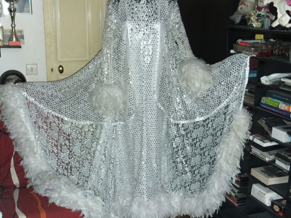 Costumes carnaval soir&eacute;e ou sc&egrave;ne Vêtements
