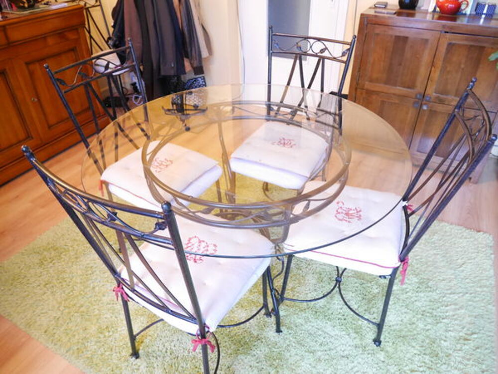 Salle &agrave; manger : table, 6 chaises et boulang&egrave;re Meubles