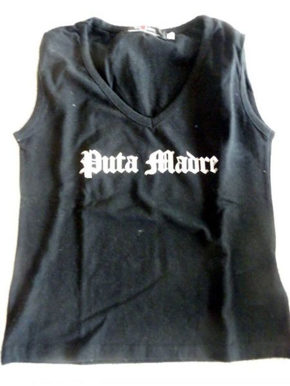t shirt noir taille M marque "putamadre" 
Vêtements