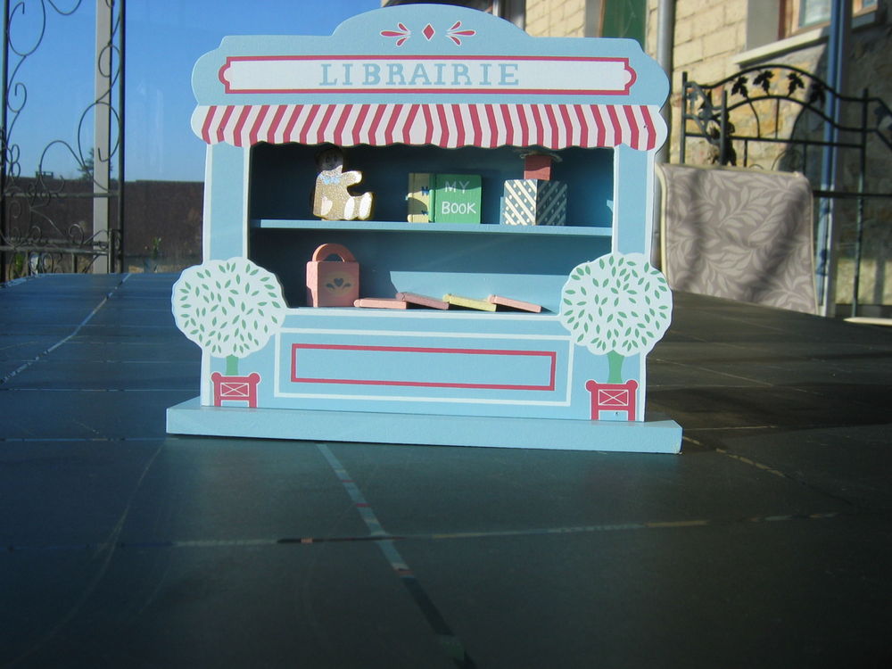 1 petite Librairie en bois bleu clair Décoration