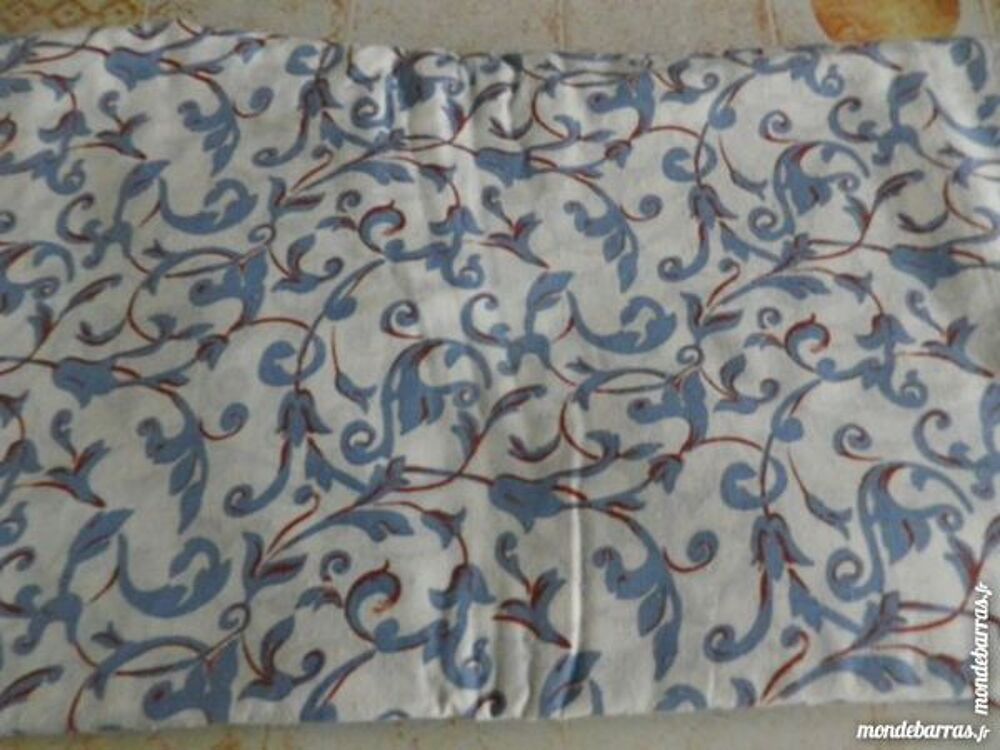 DRAP DU DESSUS + 2 TAIES FOND BLANC FLEURS BLEUES Cuisine