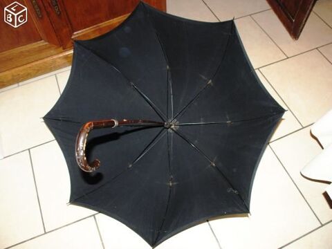 Ancien Parapluie noir vintage  12 Haute-Avesnes (62)