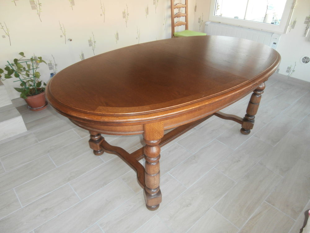 table ovale plus 4 chaises Meubles