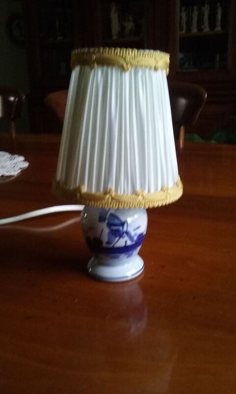 Petite lampe 15cm de haut d�cors bleus 6 L�signy (77)