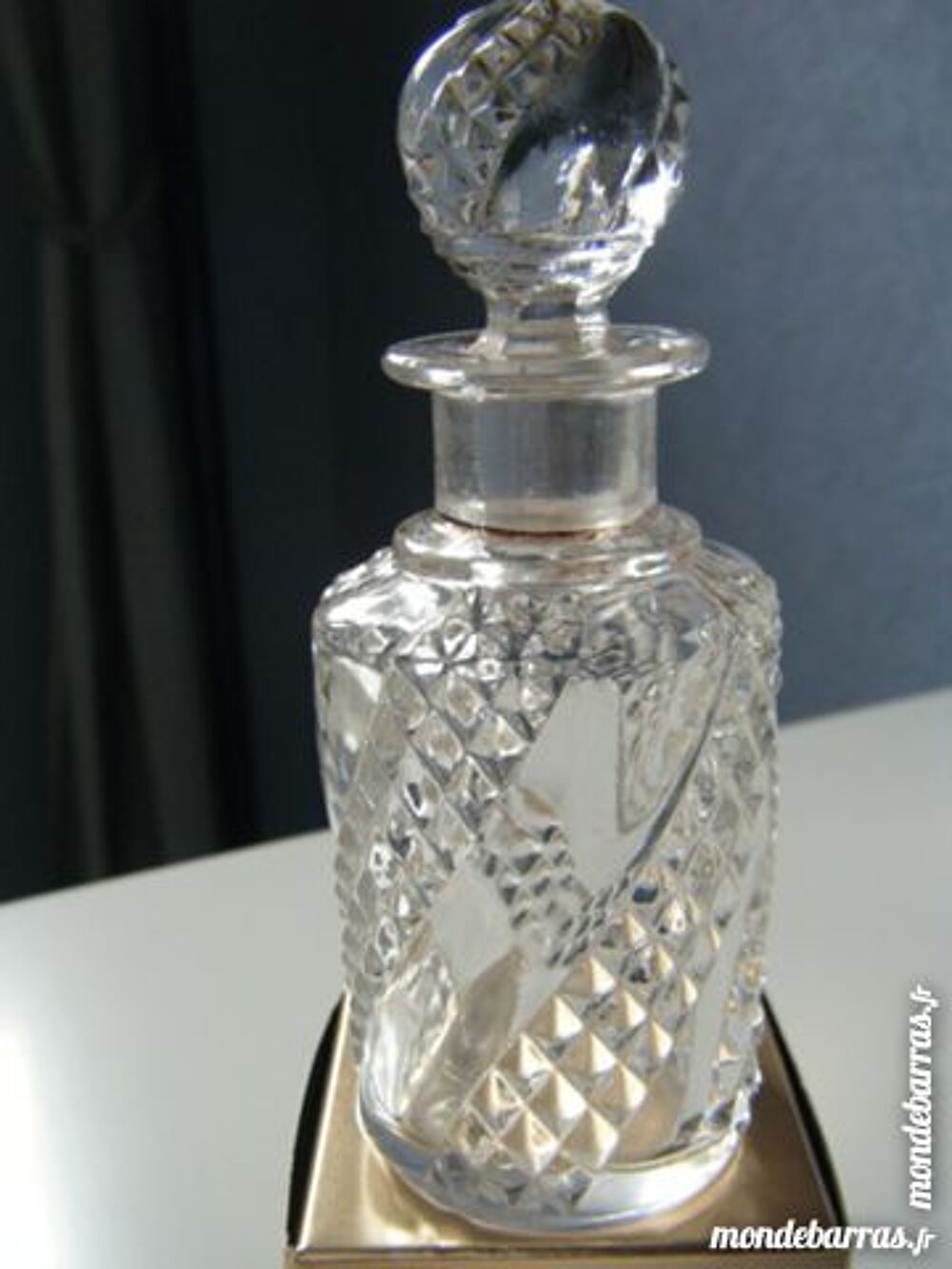 flacon en cristal num&eacute;rot&eacute; 