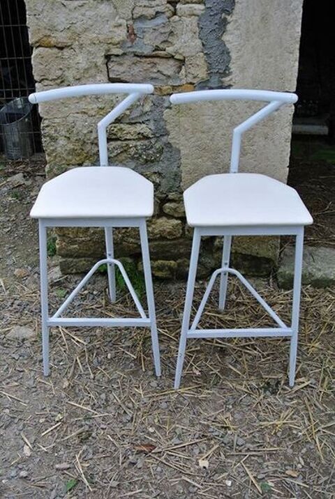2 chaises de bar blanches 25 La Rochelle (17)