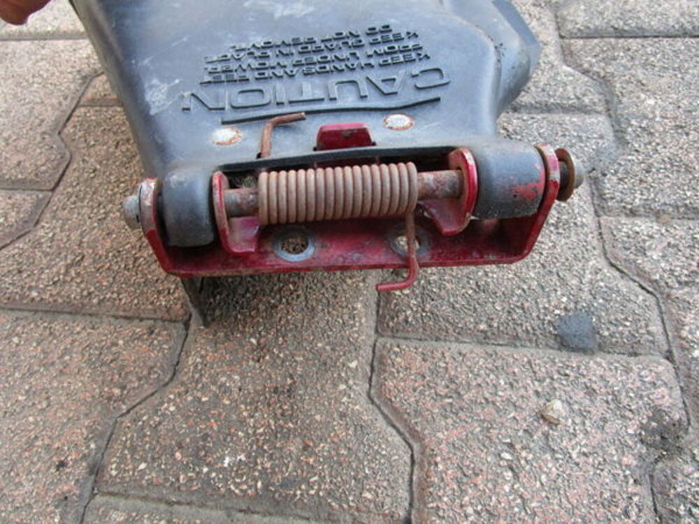 d&eacute;flecteur de carter de coupe prix 20€ &eacute;tat neuf Jardin