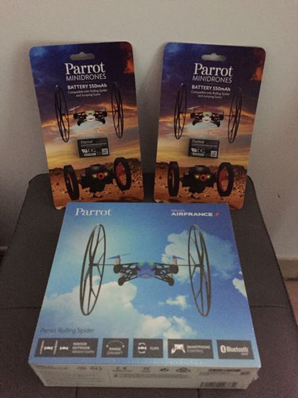 Vends Mini Drone Rolling Spider de Parrot + 2 batteries Jeux / jouets