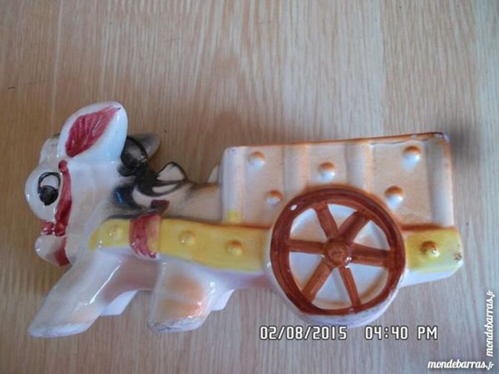 &acirc;ne tire une charette Décoration