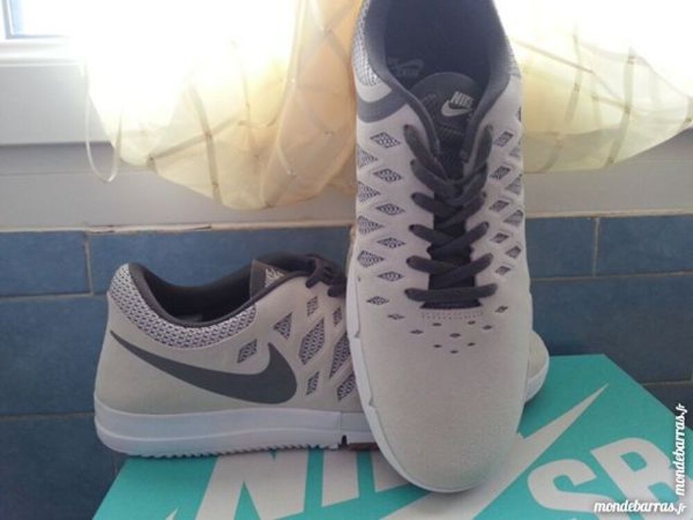 Basket nike free sb neuf Chaussures