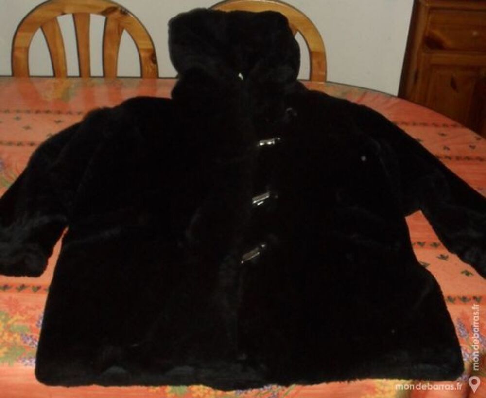 Veste chaude imitation fourrure capuche T:42/44 Vêtements