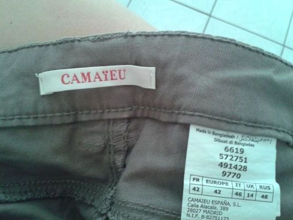 Pantacourt couleur taupe Vêtements