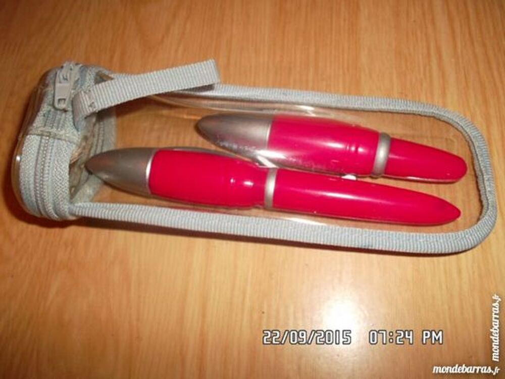 &eacute;tui 2 stylos plumes roses Bijoux et montres