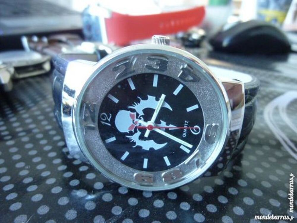 LOOT PUNK ROCK montre UNISEXE DIV0344 Bijoux et montres