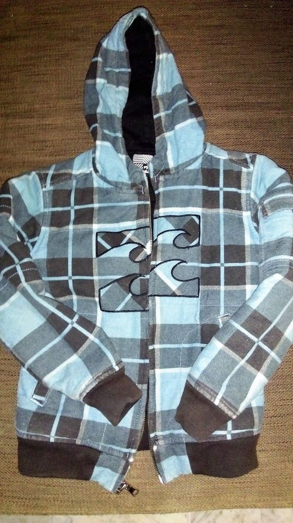 Veste capuche bilbalong 8 ans &eacute;tat correct Vêtements enfants