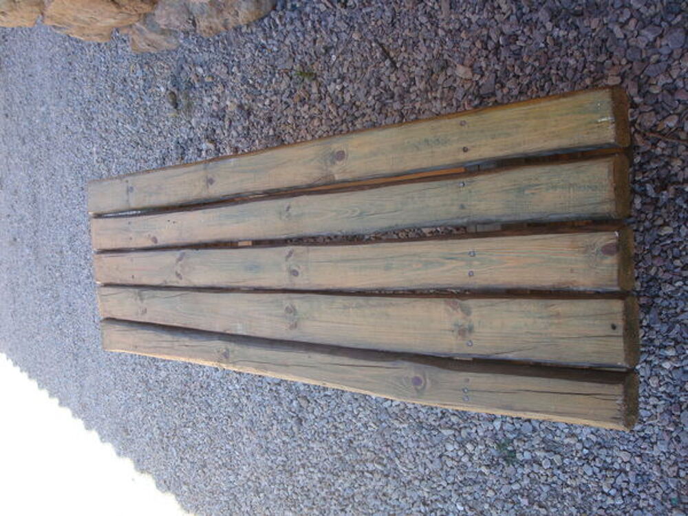 PETITE TABLE DE JARDIN OU BANC EN BOIS MASSIF Meubles